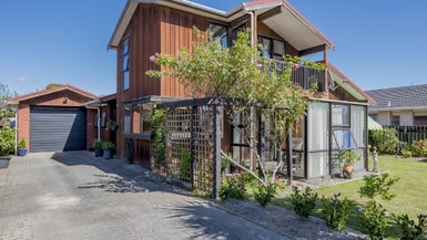 27 Knights Grove, Otaki