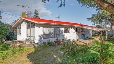 8 Papawai Road, Greytown