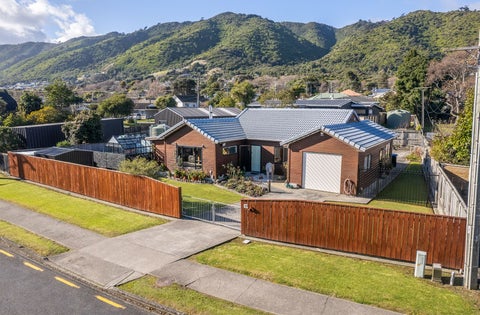 19 Pehi Kupa Street, Waikanae