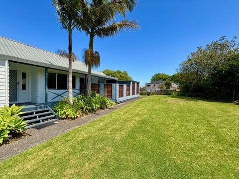 1 Gosford Drive, Botany Downs, Auckland