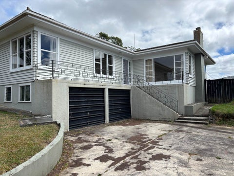 59 Cliff View Drive, Green Bay, Auckland