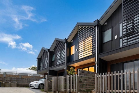3/233 Great North Road, Henderson, Auckland
