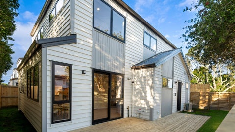 8B Deuxberry Avenue, Northcote, Auckland