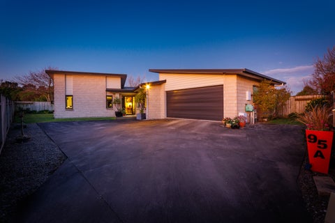 95A Schnell Drive, Kelvin Grove, Palmerston North