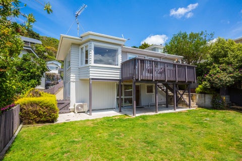 17 Southern Cross Crescent, Island Bay, Wellington
