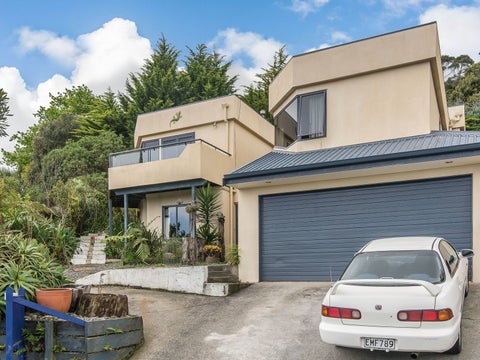 75 Kakariki Grove, Waikanae