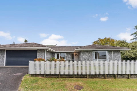 9 Redfern Lane, Glenfield, Auckland