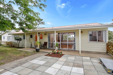 62 Albany Highway, Greenhithe, Auckland