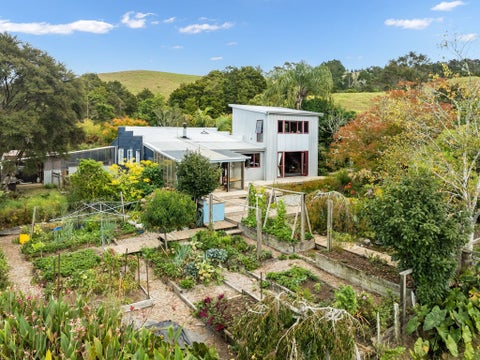 2080 State Highway 1, Hukerenui, Hikurangi