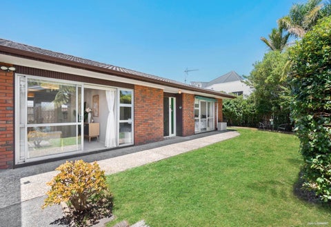 3/5 Rewa Road, Three Kings, Auckland