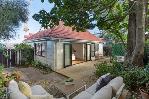 2/30 Ngataringa Road, Devonport, Auckland