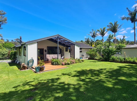 30 Driving Creek Road, Coromandel