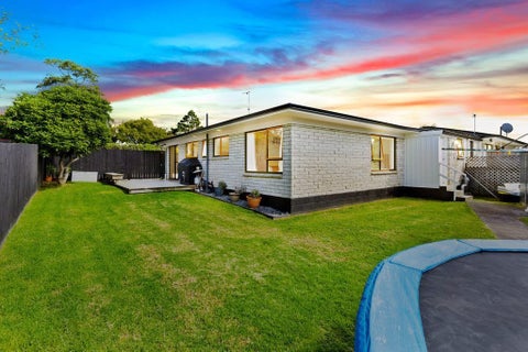 2/53 Taioma Crescent, Te Atatu Peninsula, Auckland