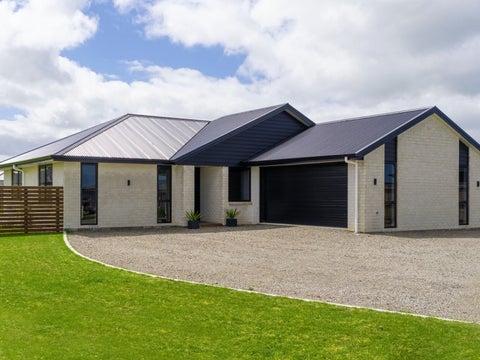 6 Warrington Court, Carterton