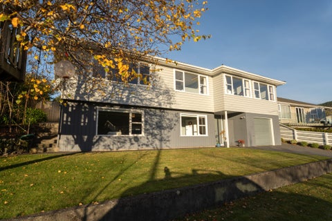 2 Fitzwilliam Terrace, Tawa, Wellington