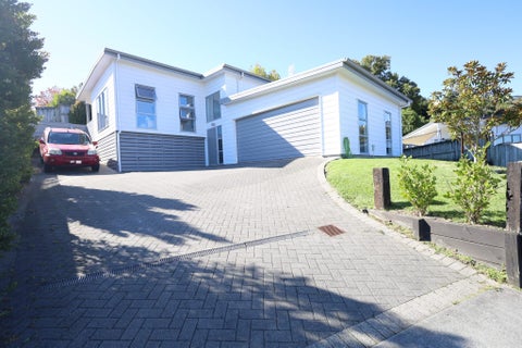 23 Rochfort Crescent, Pyes Pa, Tauranga