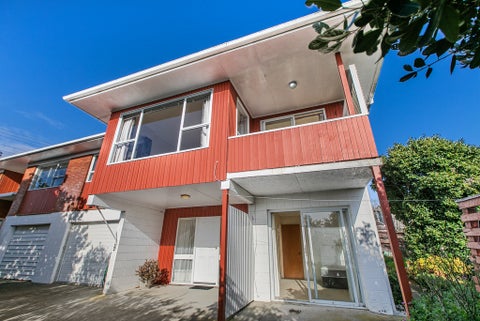 2/182 Coronation Road, Hillcrest, Auckland