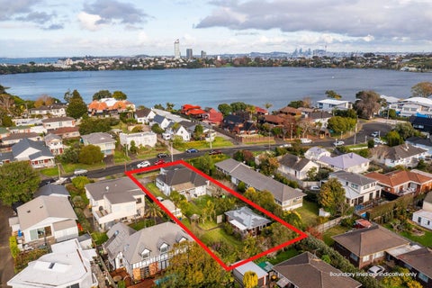 11 Otakau Road, Milford, Auckland
