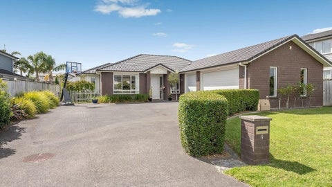 9 Defender Crescent, Beachlands, Auckland