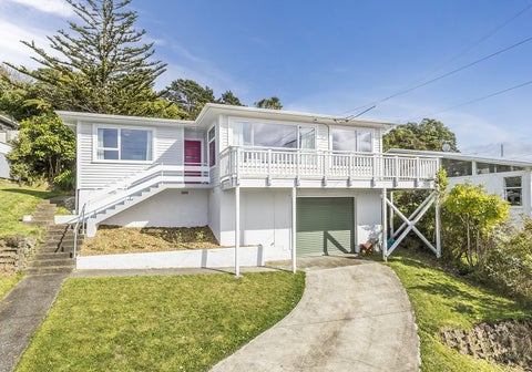 7 Alwyn Place, Newlands, Wellington