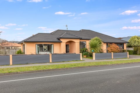155 Guildford Drive, Paraparaumu Beach, Paraparaumu