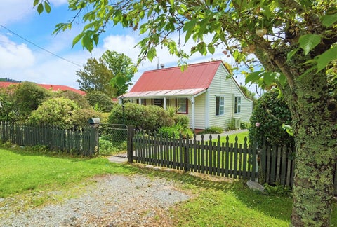 9 Sale Street, Ross