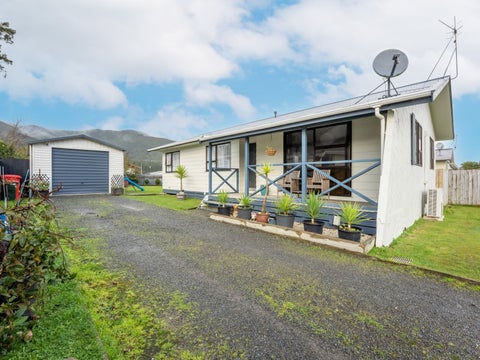 318 Wellington Road, Wainuiomata, Lower Hutt
