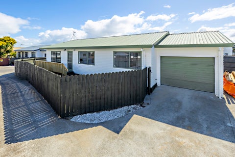 32 Barneys Farm Road, Clendon Park, Auckland