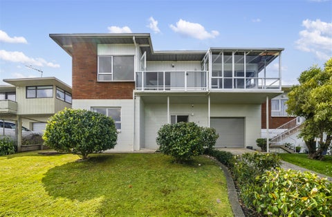 1/1 Kaihu Street, Northcote, Auckland