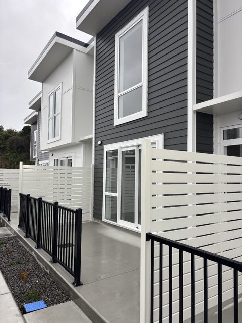 2 Harbour View Drive, Whitby, Porirua