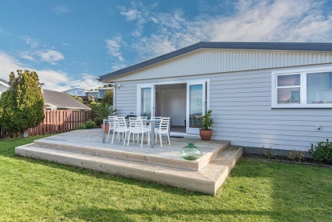 28 Somes Crescent, Newlands, Wellington