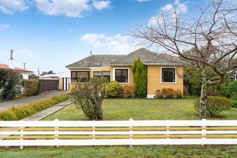 17 Oxford Street, Martinborough