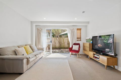 10/22 Northcross Drive, Oteha, Auckland