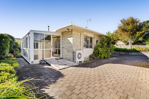 2/43 Mangorei Road, Strandon, New Plymouth
