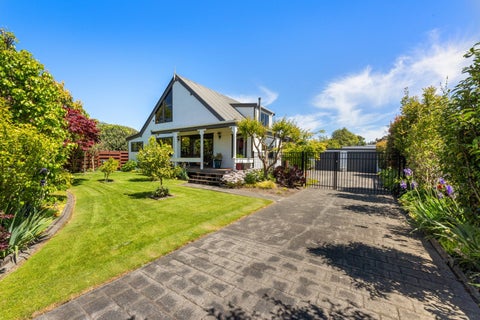 13 Knights Grove, Otaki