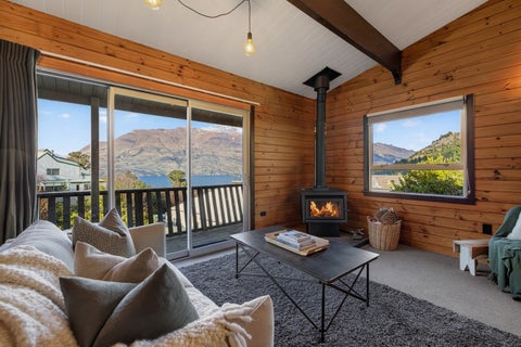 16 Williams Street, Sunshine Bay, Queenstown