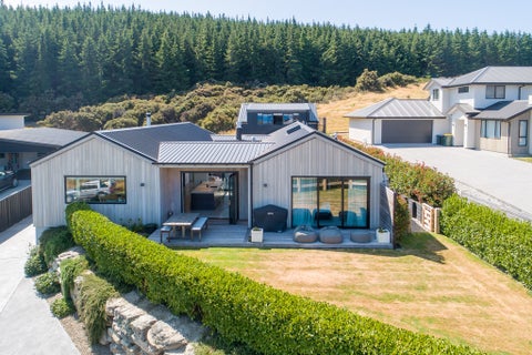 6 Edgewood Place, Wanaka