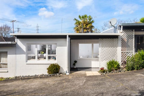 2/86 Divich Avenue, Te Atatu South, Auckland
