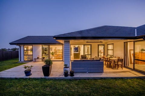 8 Walnut Road, Riverhead, Riverhead
