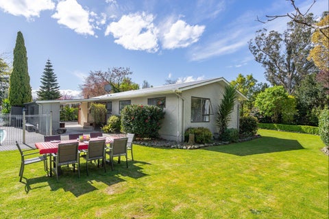 465A High Street South, Carterton