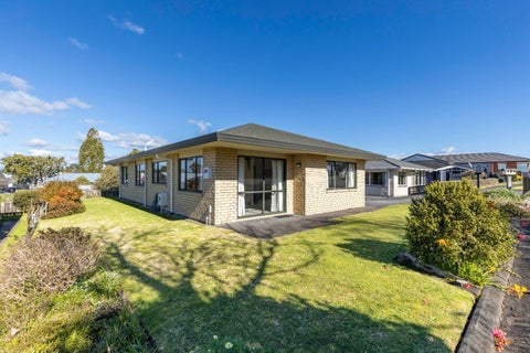 2/16 Sandel Rise, Merrilands, New Plymouth