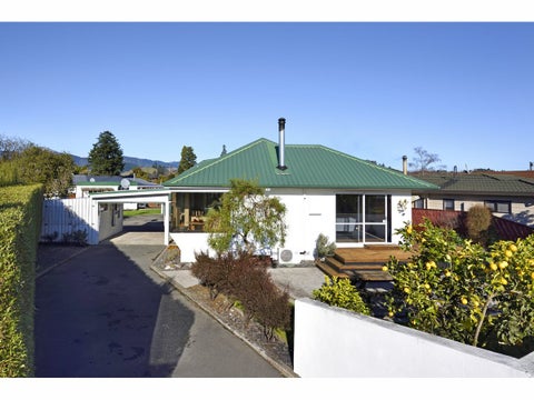 16 Harcourt Place, Wakefield, Wakefield