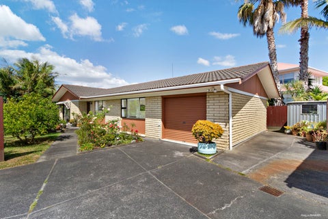 2/4267 Great North Road, Glendene, Auckland
