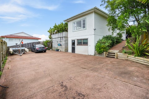 2/73 Keegan Drive, Massey, Auckland