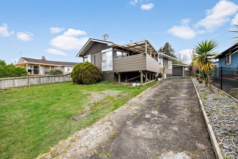 33 Larissa Avenue, Henderson, Auckland