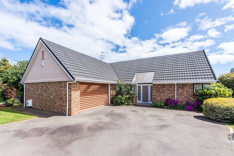 2 Oak Bay, Waikanae