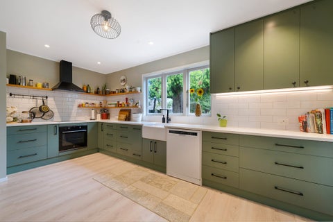19 Hollywood Avenue, Titirangi, Auckland