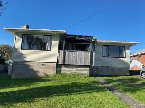 37 Fairclough Road, Beach Haven, Auckland