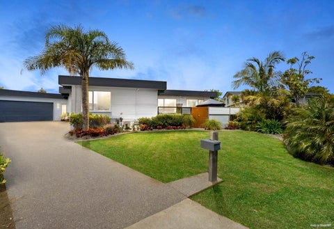 16 Binda Place, Botany Downs, Auckland