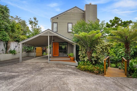892 Beach Road, Waiake, Auckland